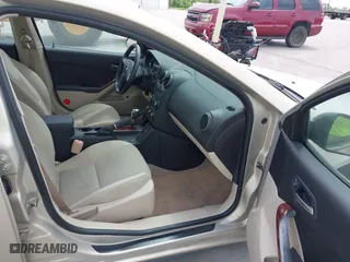 2009 Pontiac G6 w/1SA *Ltd Avail* with VIN 1G2ZG57N394223449, listed as a IAAI auction lot 42070388 with 75,089 mi miles. Bid and sale history available at carsss.com. Image 5.