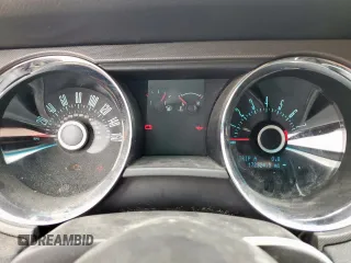 2013 Ford Mustang V6 z VIN 1ZVBP8AM1D5279002, wystawiony jako Copart lot #57902395 z przebiegiem 172 324 mil mil oraz Szkoda całkowita • Salvage title. Historia ofert i sprzedaży dostępna na DreamBid. Obrazek 9.
