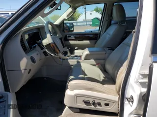 2013 Lincoln Navigator z VIN 5LMJJ3J50DEL03522, wystawiony jako Copart lot #54768335 z przebiegiem 137 326 mil mil oraz Czysty tytuł • Clean title. Historia ofert i sprzedaży dostępna na DreamBid. Obrazek 7.