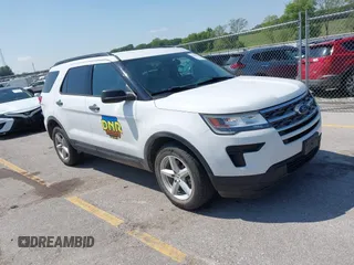 2018 Ford Explorer z VIN 1FM5K8B88JGC18998, wystawiony jako IAAI lot #42743680 z przebiegiem 133 758 mil mil oraz . Historia ofert i sprzedaży dostępna na DreamBid. Obrazek 1.