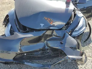 2025 Tesla Model Y Long Range z VIN 7SAYGDED0SF317270, wystawiony jako Copart lot #52387395 z przebiegiem 1 350 mil mil oraz Szkoda całkowita • Salvage title. Historia ofert i sprzedaży dostępna na DreamBid. Obrazek 11.