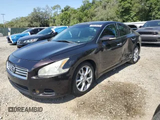 2014 Nissan Maxima SV z VIN 1N4AA5AP1EC495590, wystawiony jako Copart lot #55079425 z przebiegiem 140 225 mil mil oraz Szkody całkowita. Historia ofert i sprzedaży dostępna na DreamBid. Obrazek 1.