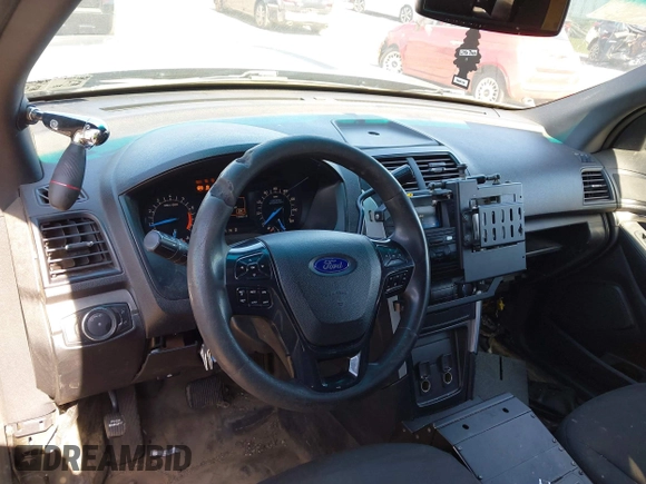 2016 Ford Utility Police Interceptor with VIN 1FM5K8AR2GGA62704, listed as a IAAI auction lot 42005557 with 123,661 mi miles. Bid and sale history available at carsss.com. Image 17.