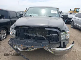 2020 Ram 1500 Tradesman z VIN 1C6RR6FT7LS146154, wystawiony jako IAAI lot #42040792 z przebiegiem 42 611 mil mil oraz . Historia ofert i sprzedaży dostępna na DreamBid. Obrazek 6.