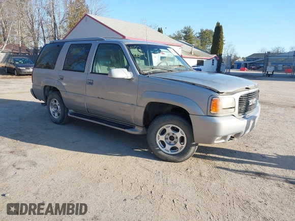 2000 GMC Denali with VIN 1GKEK13R7YR159609, listed as a IAAI auction lot 41828674 with 231,627 mi miles. Bid and sale history available at carsss.com. Image 1.