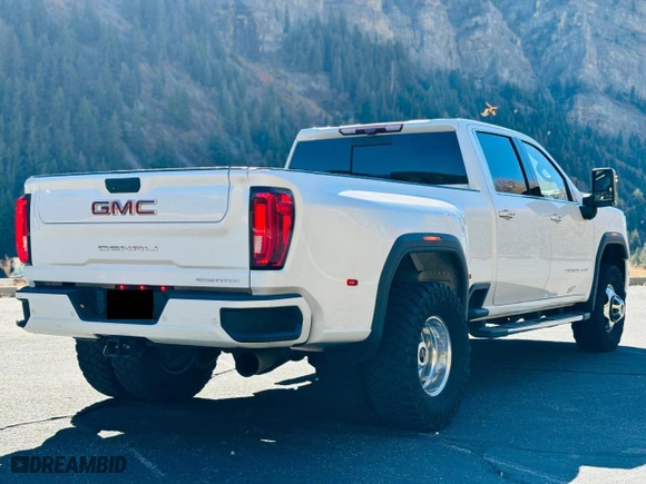 2020 GMC Sierra 3500HD Denali with VIN 1GT49WEY8LF294337, listed as a Copart auction lot 80059994 with 48,410 mi miles and Salvage Title. Bid and sale history available at carsss.com. Image 4.