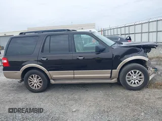 2013 Ford Expedition XLT z VIN 1FMJU1H56DEF62892, wystawiony jako IAAI lot #41388210 z przebiegiem 210 803 mil mil oraz . Historia ofert i sprzedaży dostępna na DreamBid. Obrazek 14.