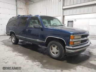 1999 Chevrolet Suburban with VIN 3GNEC16RXXG237570, listed as a IAAI auction lot 40210234 with 176,902 mi miles. Bid and sale history available at carsss.com. Image 1.