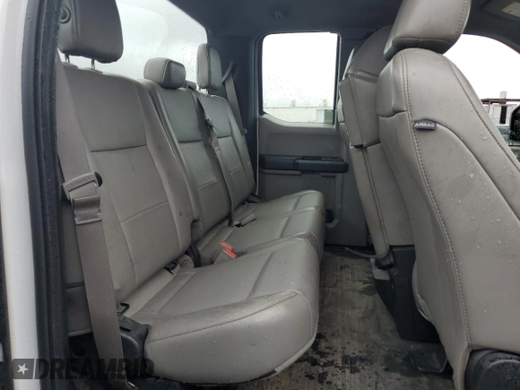 2018 Ford F-150 XL z VIN 1FTEX1C52JKE31993, wystawiony jako Copart lot #54867525 z przebiegiem 121 290 mil mil oraz Szkoda całkowita • Salvage title. Historia ofert i sprzedaży dostępna na DreamBid. Obrazek 10.