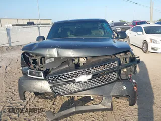 2005 Chevrolet Silverado 1500 LS z VIN 2GCEC19T251171411, wystawiony jako IAAI lot #42358834 z przebiegiem Nie podano mil oraz . Historia ofert i sprzedaży dostępna na DreamBid. Obrazek 12.