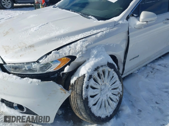 2014 Ford Fusion SE Hybrid with VIN 3FA6P0LU8ER192043, listed as a IAAI auction lot 41617422 with 131,772 mi miles. Bid and sale history available at carsss.com. Image 6.