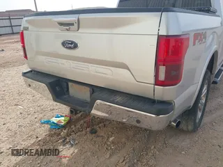 2018 Ford F-150 XL with VIN 1FTEW1E54JFC43582, listed as a IAAI auction lot 41810585 with 189,863 mi miles. Bid and sale history available at carsss.com. Image 6.