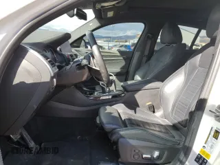 2020 BMW X4 M Competition z VIN 5YMUJ0C09L9B90367, wystawiony jako Copart lot #46588424 z przebiegiem Nie podano mil oraz Szkoda całkowita • Salvage title. Historia ofert i sprzedaży dostępna na DreamBid. Obrazek 7.