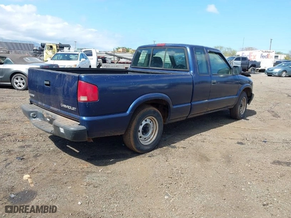 2003 Chevrolet S-10 LS with VIN 1GCCS19X238174168, listed as a IAAI auction lot 41540296 with 100,440 mi miles. Bid and sale history available at carsss.com. Image 4.