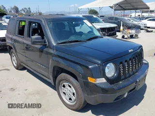 2017 Jeep Patriot Sport z VIN 1C4NJPBA3HD122731, wystawiony jako IAAI lot #42407423 z przebiegiem 81 978 mil mil oraz . Historia ofert i sprzedaży dostępna na DreamBid. Obrazek 1.