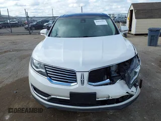 2016 Lincoln MKX Select with VIN 2LMTJ6KR3GBL61112, listed as a IAAI auction lot 42031424 with 130,321 mi miles. Bid and sale history available at carsss.com. Image 12.