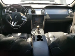 2005 Ford Mustang GT Deluxe z VIN 1ZVHT82H355259178, wystawiony jako Copart lot #55663555 z przebiegiem 194 211 mil mil oraz Szkoda całkowita • Salvage title. Historia ofert i sprzedaży dostępna na DreamBid. Obrazek 8.