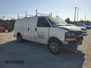 2023 Chevrolet Express Cargo z VIN 1GCWGAFP2P1247685, wystawiony jako Copart lot #58451505 z przebiegiem 33 453 mil mil oraz Szkody całkowita. Historia ofert i sprzedaży dostępna na DreamBid. Obrazek 4.