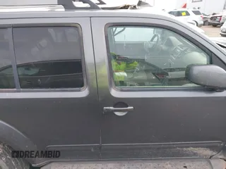 2005 Nissan Pathfinder SE with VIN 5N1AR18U05C707611, listed as a IAAI auction lot 41413932 with 260,777 mi miles. Bid and sale history available at carsss.com. Image 13.
