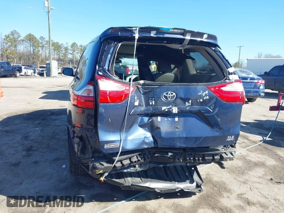 2018 Toyota Sienna XLE with VIN 5TDDZ3DC6JS206368, listed as a IAAI auction lot 41635138 with 44,578 mi miles. Bid and sale history available at carsss.com. Image 16.
