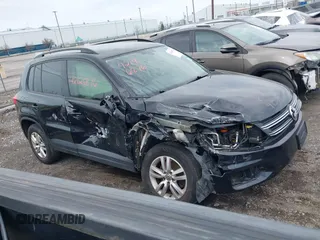 2017 Volkswagen Tiguan S z VIN WVGBV7AX1HK031235, wystawiony jako IAAI lot #42146876 z przebiegiem 95 028 mil mil oraz . Historia ofert i sprzedaży dostępna na DreamBid. Obrazek 13.