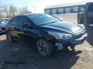 2020 Kia Forte LXS z VIN 3KPF24AD6LE147268, wystawiony jako IAAI lot #41972155 z przebiegiem 99 324 mil mil oraz . Historia ofert i sprzedaży dostępna na DreamBid. Obrazek 1.