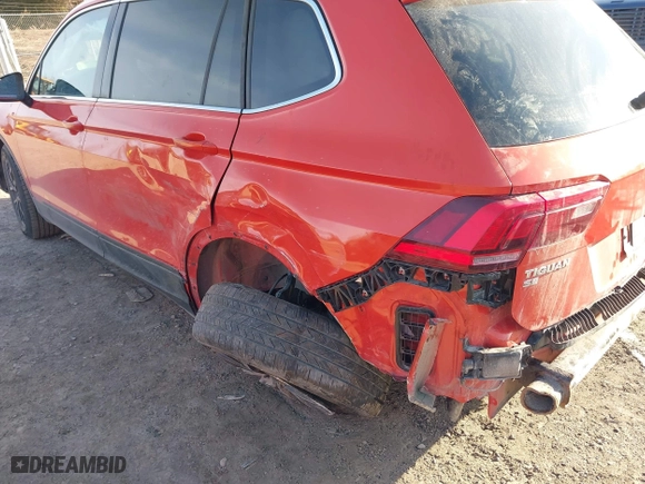 2019 Volkswagen Tiguan SE with VIN 3VV2B7AX5KM109109, listed as a IAAI auction lot 41768355 with 128,942 mi miles. Bid and sale history available at carsss.com. Image 6.