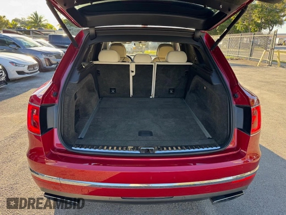 2017 Bentley Bentayga W12 z VIN SJAAC2ZV1HC014037, wystawiony jako Copart lot #47256005 z przebiegiem 36 099 mil mil oraz Szkoda całkowita • Salvage title. Historia ofert i sprzedaży dostępna na DreamBid. Obrazek 11.