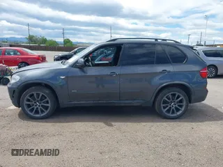 2012 BMW X5 35i z VIN 5UXZV4C53CL987556, wystawiony jako IAAI lot #42297756 z przebiegiem 190 922 mil mil oraz . Historia ofert i sprzedaży dostępna na DreamBid. Obrazek 14.