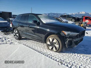 2024 Volvo XC60 Recharge Plug-In Hybrid Plus Dark Theme with VIN YV4H60DL4R1823668, listed as a Copart auction lot 42551755 with 910 mi miles and Salvage Title. Bid and sale history available at carsss.com. Image 4.