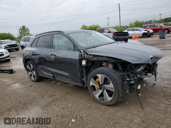 2022 Audi e-tron Premium Plus z VIN WA1LAAGE9NB010971, wystawiony jako Copart lot #51066514 z przebiegiem 26 885 mil mil oraz Szkoda całkowita • Salvage title. Historia ofert i sprzedaży dostępna na DreamBid. Obrazek 4.