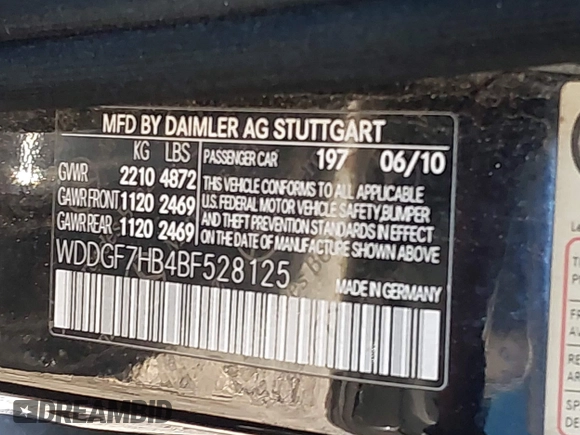 2011 Mercedes-Benz C 63 AMG with VIN WDDGF7HB4BF528125, listed as a IAAI auction lot 41416105 with 99,902 mi miles and . Bid and sale history available at carsss.com. Image 9.