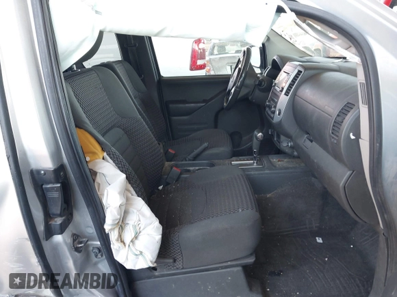 2015 Nissan Frontier SV z VIN 1N6AD0CW8FN737531, wystawiony jako IAAI lot #40278710 z przebiegiem 136 517 mil mil oraz . Historia ofert i sprzedaży dostępna na DreamBid. Obrazek 5.