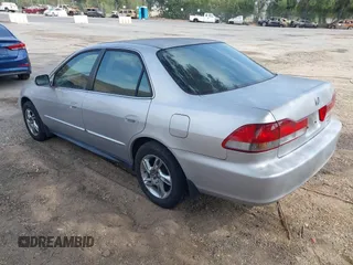 2002 Honda Accord SE z VIN JHMCG66802C027742, wystawiony jako IAAI lot #42373110 z przebiegiem 141 167 mil mil oraz . Historia ofert i sprzedaży dostępna na DreamBid. Obrazek 3.