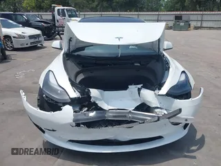 2023 Tesla Model 3 z VIN 5YJ3E1EA3PF604076, wystawiony jako IAAI lot #42181964 z przebiegiem 23 207 mil mil oraz . Historia ofert i sprzedaży dostępna na DreamBid. Obrazek 6.