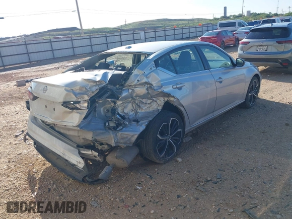 2024 Nissan Altima SR z VIN 1N4BL4CVXRN369436, wystawiony jako IAAI lot #42301286 z przebiegiem 33 650 mil mil oraz . Historia ofert i sprzedaży dostępna na DreamBid. Obrazek 4.