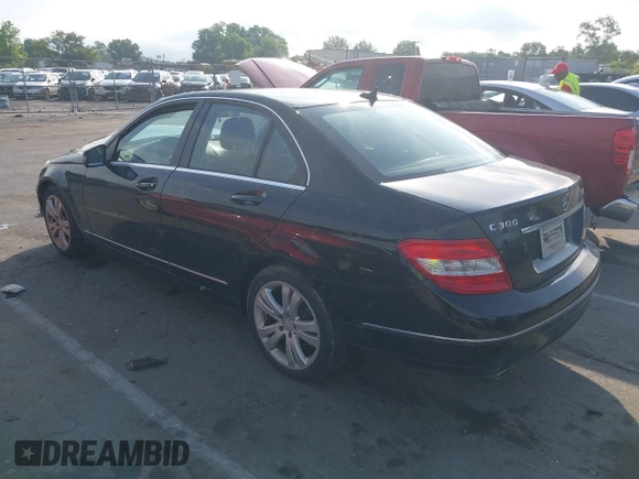 2010 Mercedes-Benz C 300 Sport z VIN WDDGF8BB7AR125591, wystawiony jako IAAI lot #39510228 z przebiegiem 171 106 mil mil oraz . Historia ofert i sprzedaży dostępna na DreamBid. Obrazek 3.
