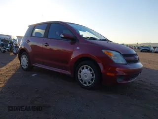 2006 Scion xA z VIN JTKKT624660163028, wystawiony jako IAAI lot #42100046 z przebiegiem 211 118 mil mil oraz . Historia ofert i sprzedaży dostępna na DreamBid. Obrazek 1.