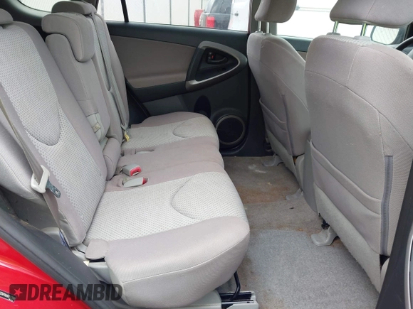 2006 Toyota RAV4 with VIN JTMZD33V966011749, listed as a IAAI auction lot 42005018 with 117,071 mi miles. Bid and sale history available at carsss.com. Image 8.