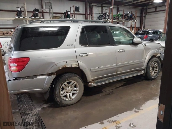 2004 Toyota Sequoia SR5 with VIN 5TDBT44A64S227125, listed as a IAAI auction lot 41245341 with 220,014 mi miles. Bid and sale history available at carsss.com. Image 4.