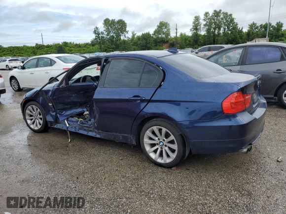 2011 BMW 3 Series 328i xDrive z VIN WBAPK5G57BNN27947, wystawiony jako Copart lot #60919184 z przebiegiem Nie podano mil oraz Szkody całkowita. Historia ofert i sprzedaży dostępna na DreamBid. Obrazek 2.
