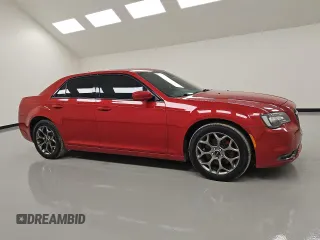 2015 Chrysler 300 S z VIN 2C3CCAGG7FH882998, wystawiony jako Copart lot #54315585 z przebiegiem 110 994 mil mil oraz Tytuł czysty. Historia ofert i sprzedaży dostępna na DreamBid. Obrazek 4.