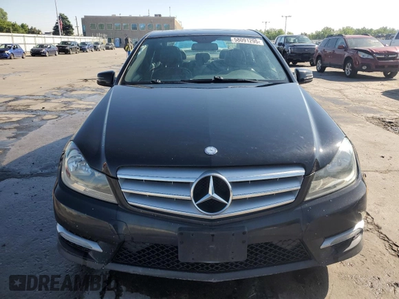 2013 Mercedes-Benz C 300 Sport z VIN WDDGF8AB7DR245588, wystawiony jako Copart lot #58091295 z przebiegiem 90 242 mil mil oraz Szkoda całkowita • Salvage title. Historia ofert i sprzedaży dostępna na DreamBid. Obrazek 5.