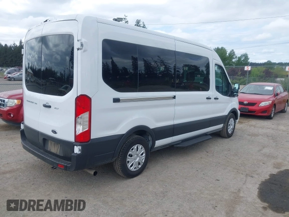 2025 Ford Transit Passenger XL with VIN 1FBAX2C87SKA21405, listed as a IAAI auction lot 42203780 with 1,924 mi miles and . Bid and sale history available at carsss.com. Image 4.