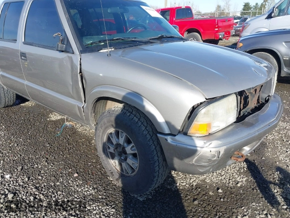 2004 GMC Sonoma SLS with VIN 1GTDT13X94K114290, listed as a IAAI auction lot 41361441 with 1 mi miles. Bid and sale history available at carsss.com. Image 6.
