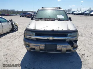 2002 Chevrolet TrailBlazer LS with VIN 1GNDT13SX22236262, listed as a IAAI auction lot 41987681 with 140,000 mi miles. Bid and sale history available at carsss.com. Image 6.