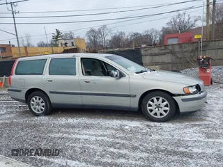 2001 Volvo V70 with VIN YV1SW61R412116714, listed as a IAAI auction lot 41241427 with 133,812 mi miles. Bid and sale history available at carsss.com. Image 13.