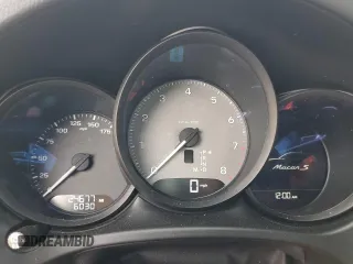 2023 Porsche Macan S z VIN WP1AG2A58PLB41105, wystawiony jako Copart lot #44139785 z przebiegiem 24 677 mil mil oraz Szkody całkowita. Historia ofert i sprzedaży dostępna na DreamBid. Obrazek 9.