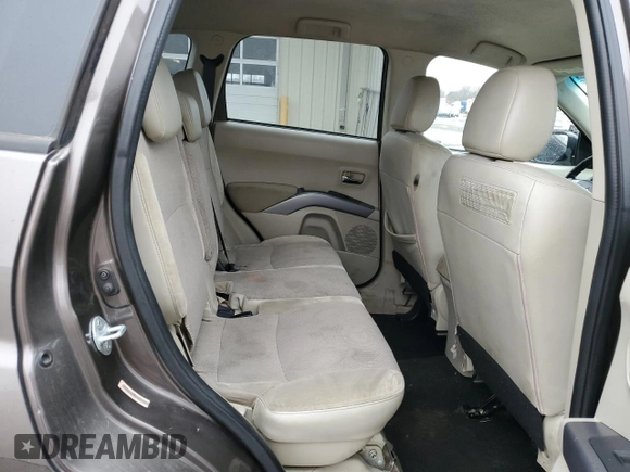 2010 Mitsubishi Outlander SE with VIN JA4AS3AW5AZ001574, listed as a Copart auction lot 47678375 with 211,989 mi miles and Salvage title. Bid and sale history available at DreamBid. Image 11.