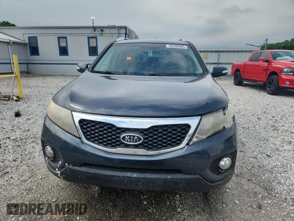 2012 Kia Sorento LX z VIN 5XYKT4A67CG237867, wystawiony jako Copart lot #59290895 z przebiegiem 276 190 mil mil oraz Szkoda całkowita • Salvage title. Historia ofert i sprzedaży dostępna na DreamBid. Obrazek 5.